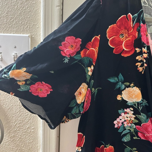 Old Navy Plus Size Floral Sleeved Dress - Picture 3 of 6